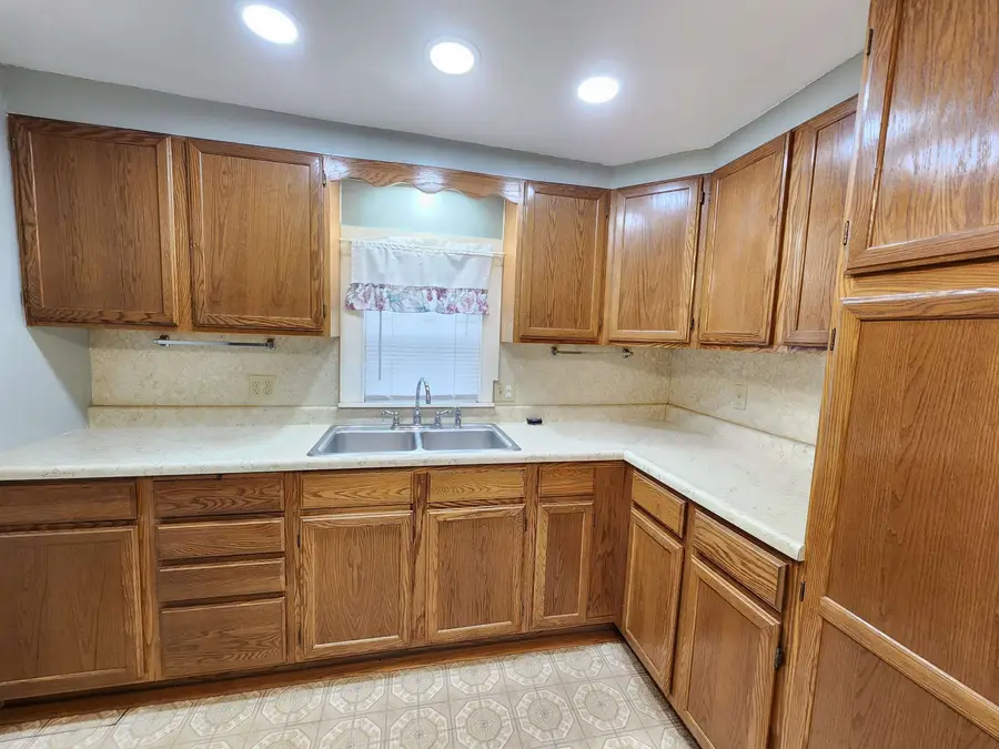 502 E Kent Street, Graettinger, IA 51342 - #3