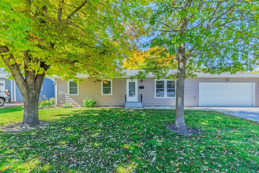 706 Jackson Ave, Spirit Lake, IA 51360 - #2
