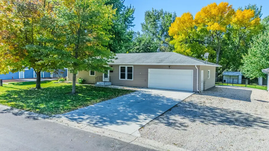 706 Jackson Ave, Spirit Lake, IA 51360 - #3