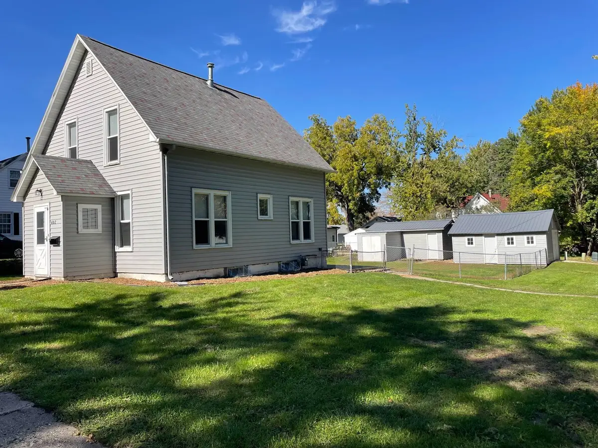 602 20th St, Spirit Lake, IA 51360 - #1