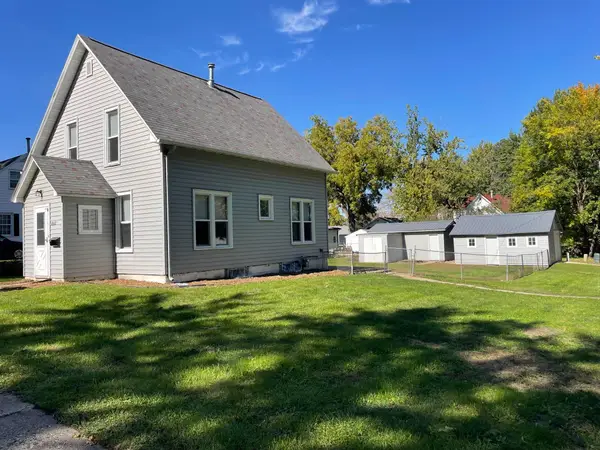 602 20th St, Spirit Lake, IA 51360