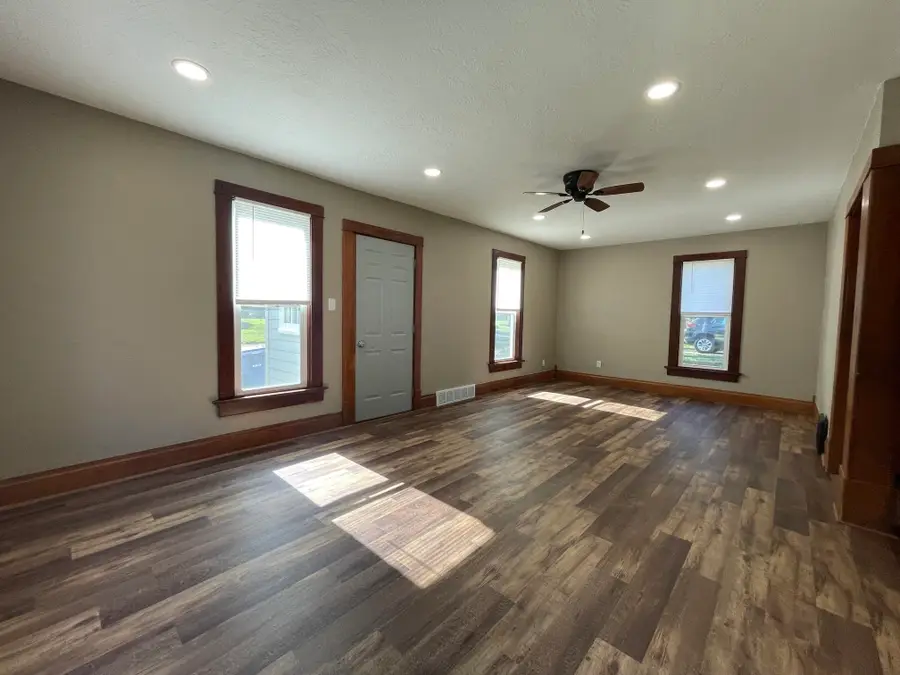 602 20th St, Spirit Lake, IA 51360 - #3