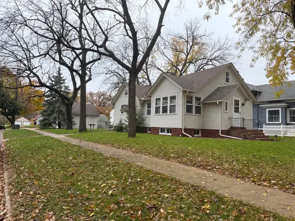 1005 N 6th Street, Estherville, IA 51334