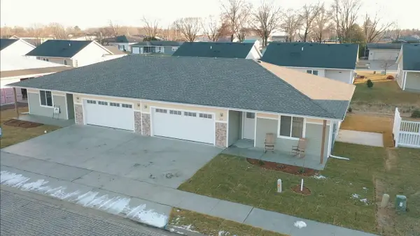 812 Parkside Lane, Charles City, IA 50616