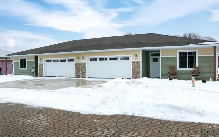 812 Parkside Lane, Charles City, IA 50616 - Image #2
