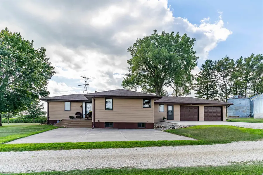 17431 300th St Street, Aplington, IA 50604 - Image #2