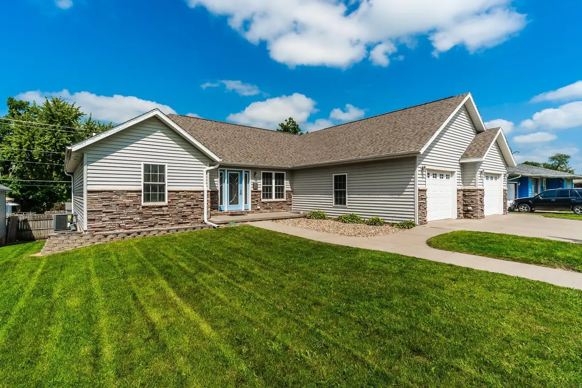 403 E Carleton Street, Toledo, IA 52342 - Image #1