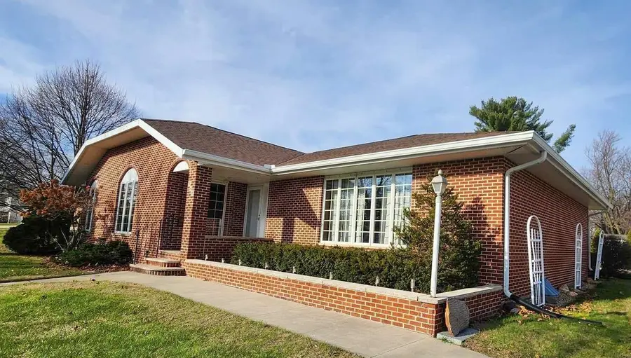 840 E Union Street, Manchester, IA 52057 - Image #2