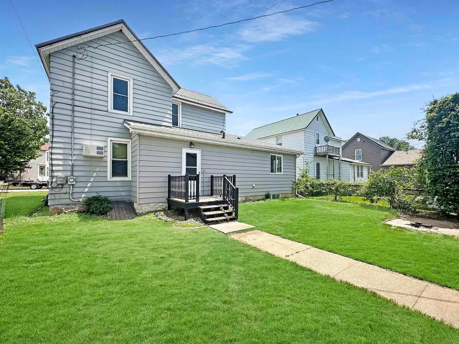 814 S 2nd Street, Guttenberg, IA 52052 - Image #2