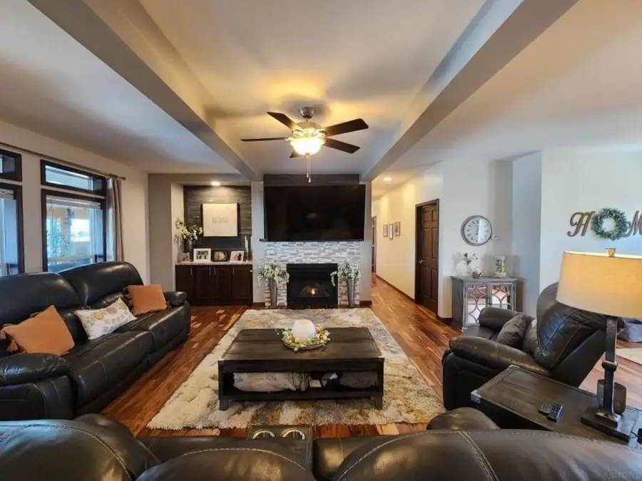 940 250th Street, Sheffield, IA 50475 - Image #2