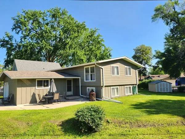 15257 Thoburn Avenue, Clear Lake, IA 50428