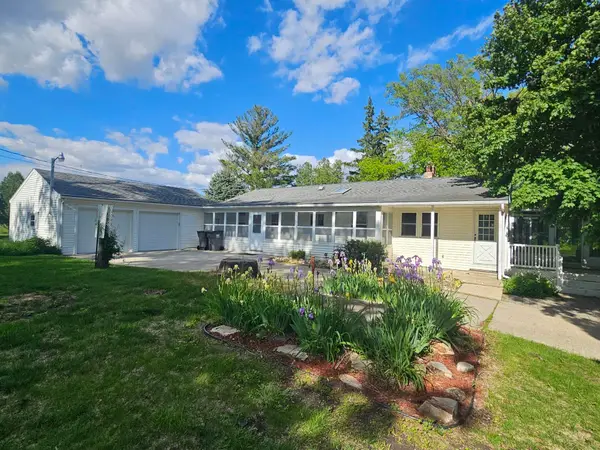 15542 40th St., Oelwein, IA 50662