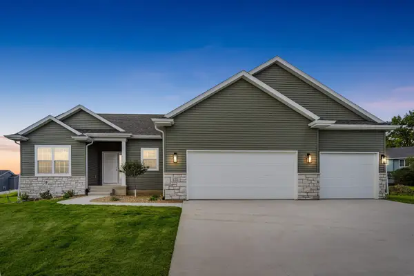 135 Sunbird Court, Waterloo, IA 50701