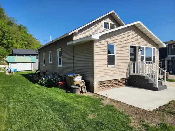 100 Main Street, Clayton, IA 52049