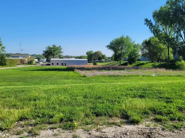 Alexandra Drive, Waterloo, IA 50701