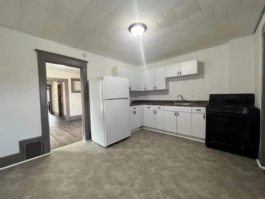 911 Lafayette Street, Waterloo, IA 50703 - Image #2