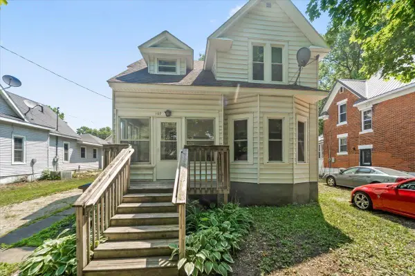 107 5th Ave Se, Oelwein, IA 50662