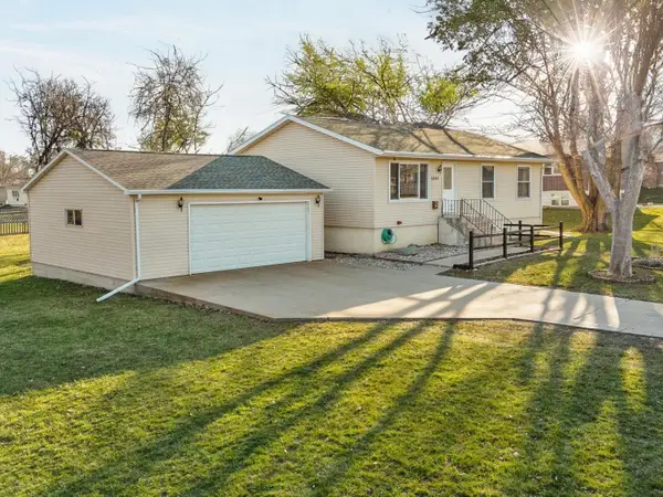 1002 E Ridgeway Avenue, Waterloo, IA 50702