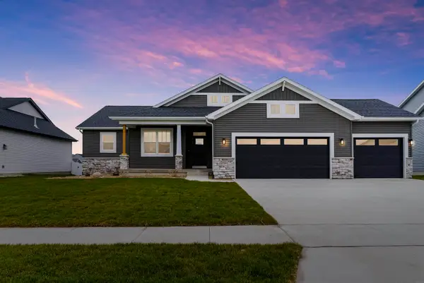 2825 Autumn Woods Drive, Cedar Falls, IA 50613