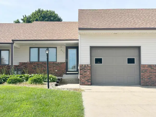 211 Royal Oaks Drive, Cresco, IA 52136