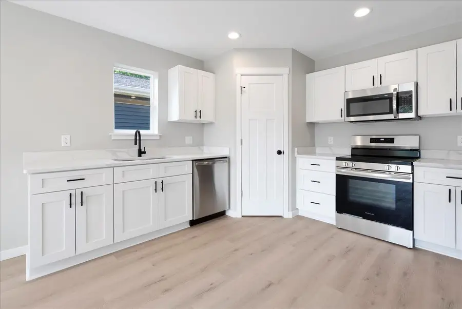 610 Wallgate Avenue, Waterloo, IA 50701 - Image #3