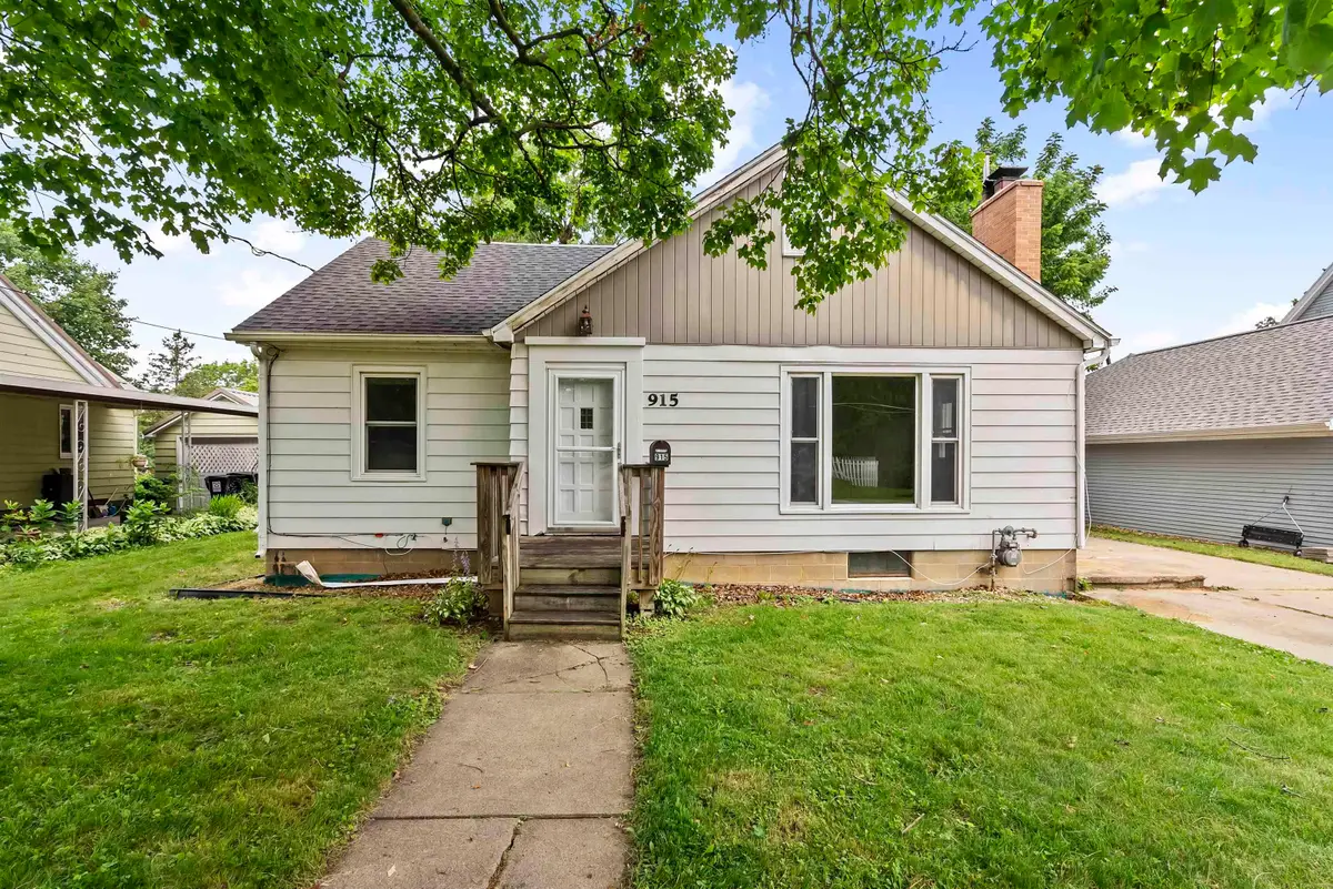 915 W 9th Street, Cedar Falls, IA 50613 - Image #1