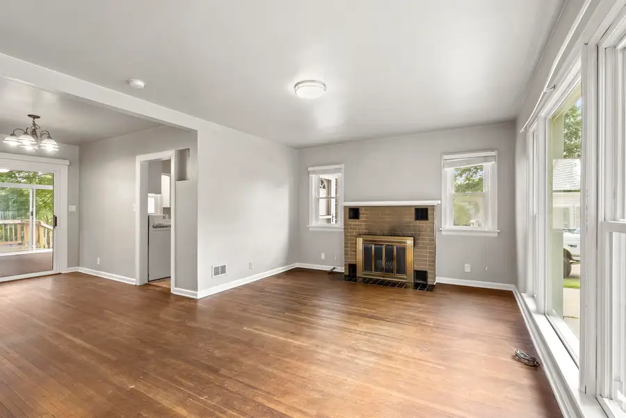 915 W 9th Street, Cedar Falls, IA 50613 - Image #3