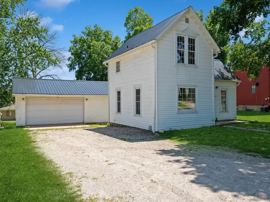 321 S 3rd Street, Coggon, IA 52218 - Image #3