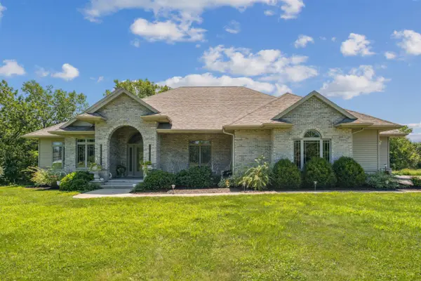 3090 59th Street Trail, Vinton, IA 52349