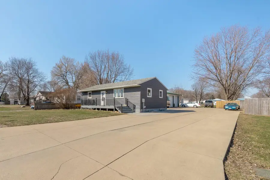 1018 Fox Avenue, Evansdale, IA 50707 - Image #2