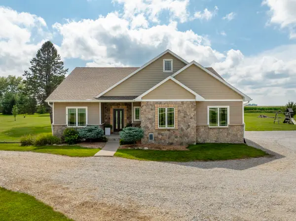 5025 W Griffith Road, Hudson, IA 50643
