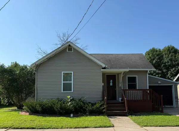 806 E 5th Street, Vinton, IA 52349
