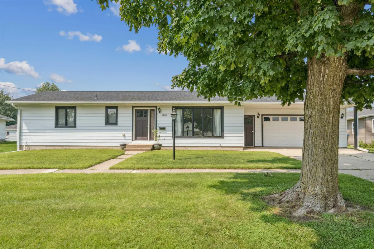 828 E Butler St Street, Manchester, IA 52057 - Image #1