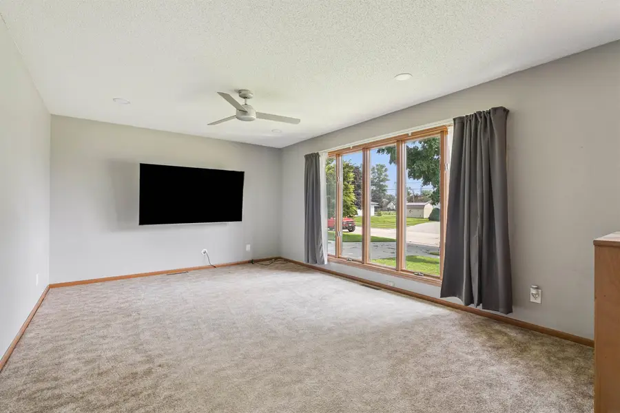 828 E Butler St Street, Manchester, IA 52057 - Image #2