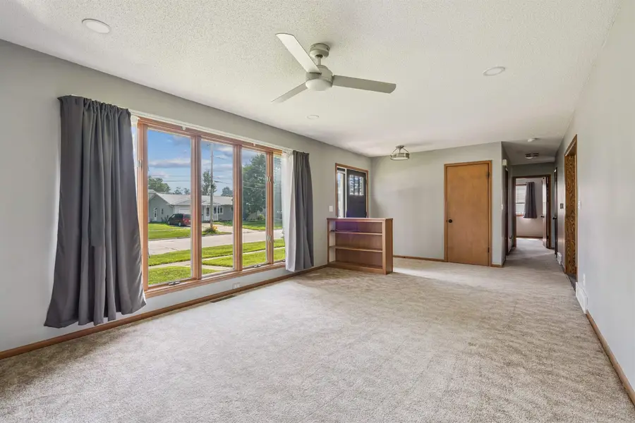 828 E Butler St Street, Manchester, IA 52057 - Image #3