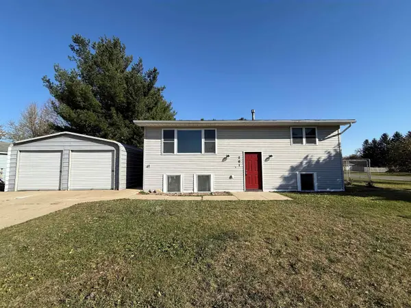 201 Westline Drive, Hazleton, IA 50641
