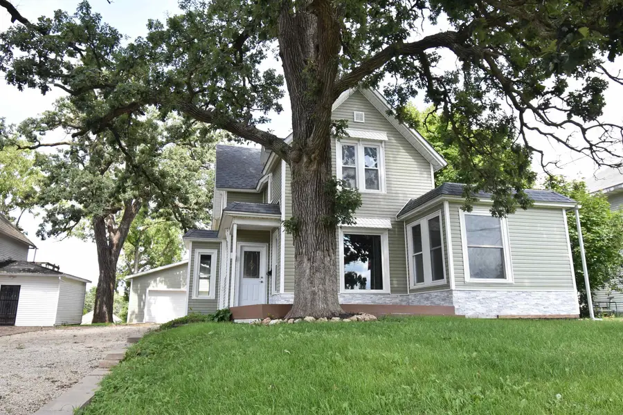 812 E 1st St., Independence, IA 50644 - Image #2