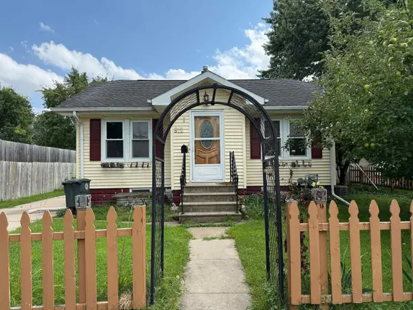 812 Hawthorne Avenue, Waterloo, IA 50702