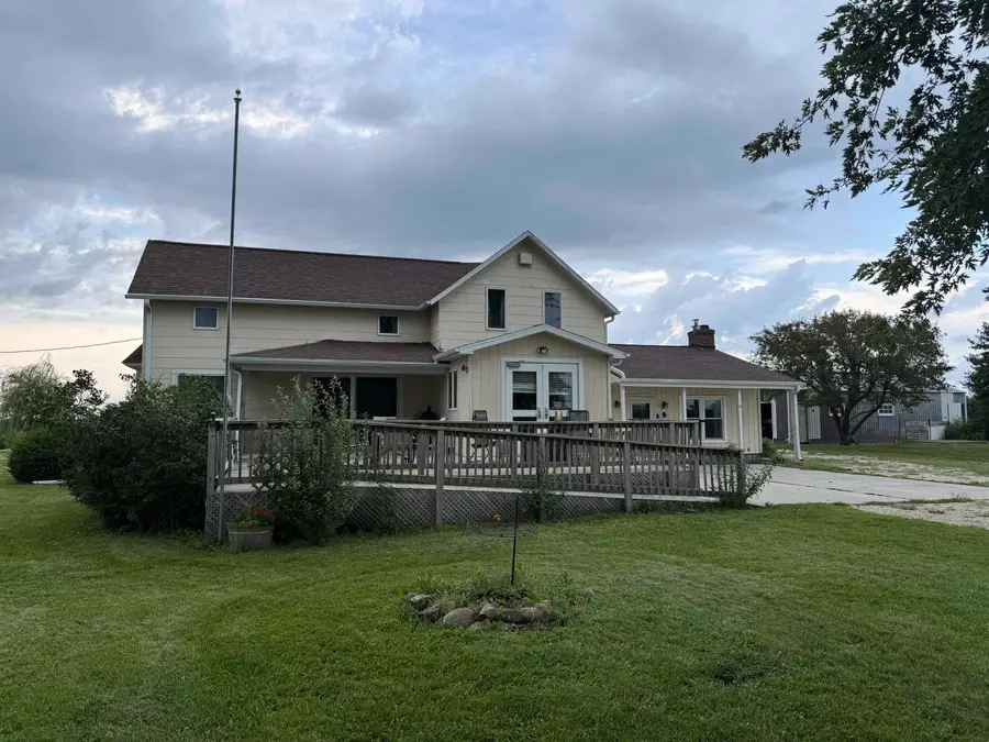 8138 Schenk Road, Waterloo, IA 50703 - Image #2