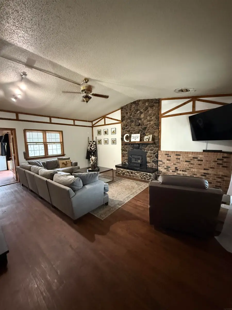 8138 Schenk Road, Waterloo, IA 50703 - Image #3