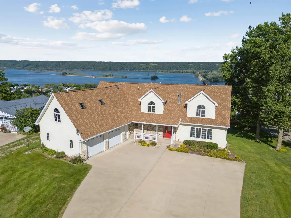 1023 Acre St, Guttenberg, IA 52052 - Image #1