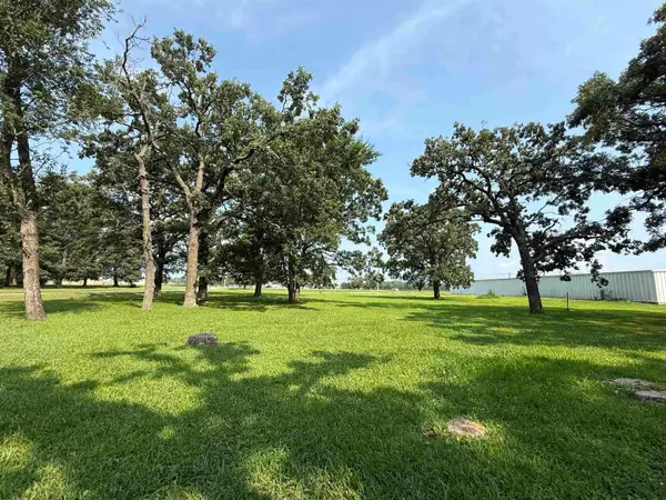 S Frederick & Wildwood Ln, Oelwein, IA 50662