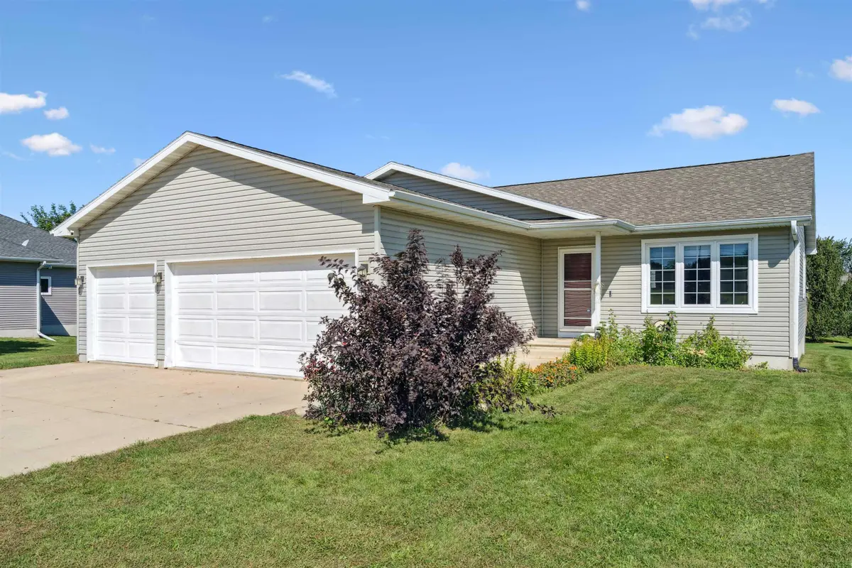 1514 Robertson Road, Waverly, IA 50677 - Image #1