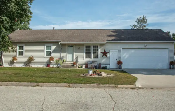 327 E Mindy Drive, Shell Rock, IA 50670