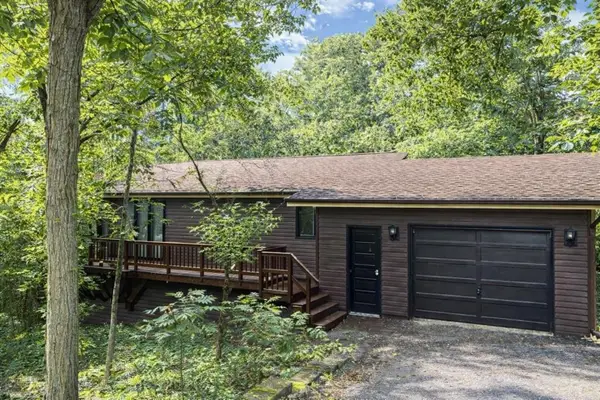 725 Ridge Road, Decorah, IA 52101