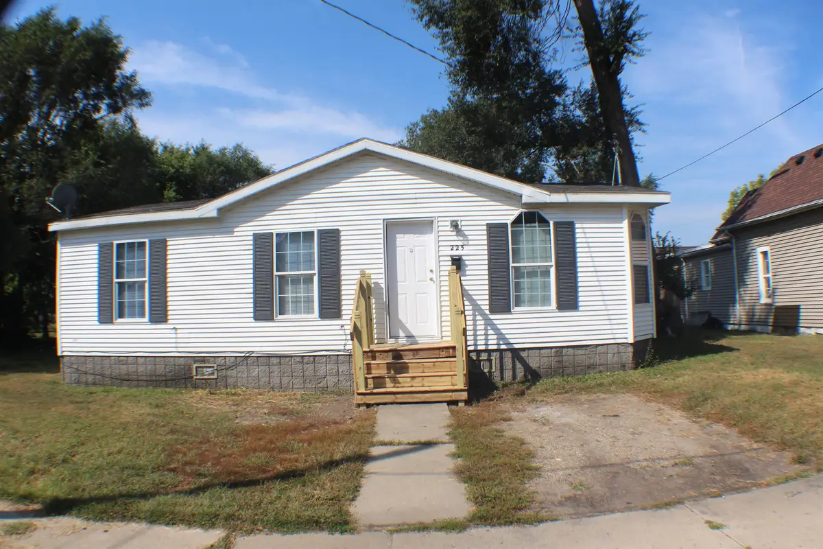 225 Halstead Street, Waterloo, IA 50703 - Image #1