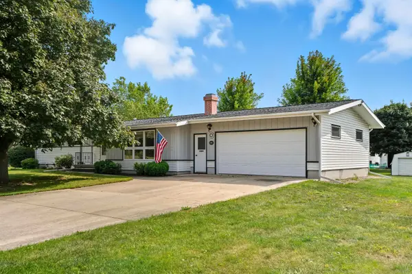 307 W Ridge St Street, Readlyn, IA 50668