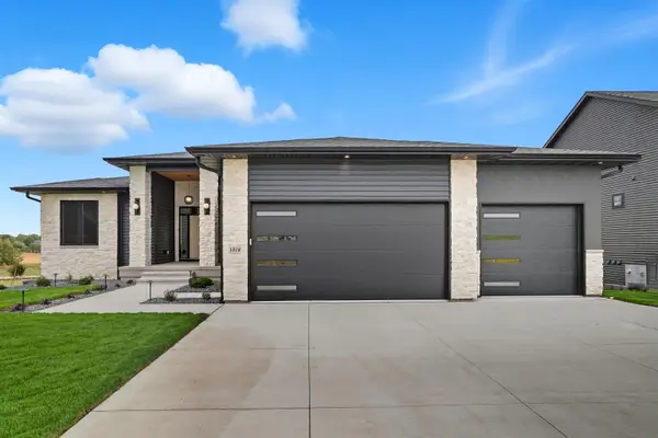 1818 Yale Parkway Parkway, Cedar Falls, IA 50613