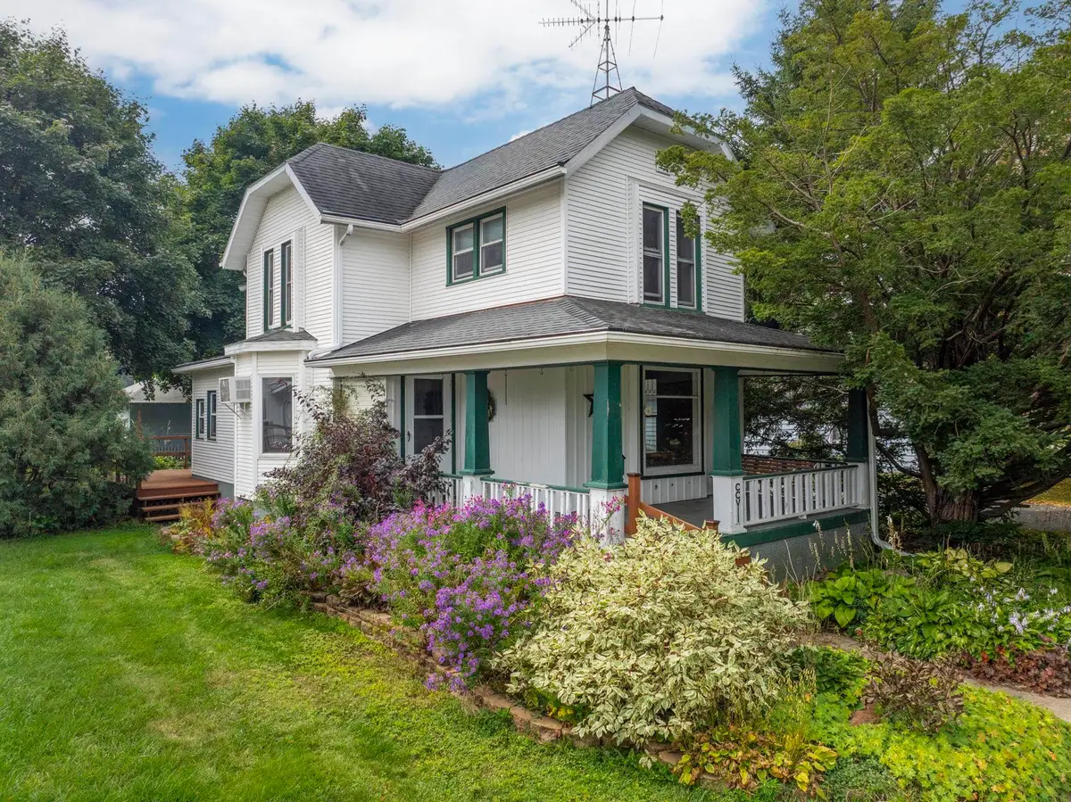 207 W 5th St Street, Sumner, IA 50674 - #1