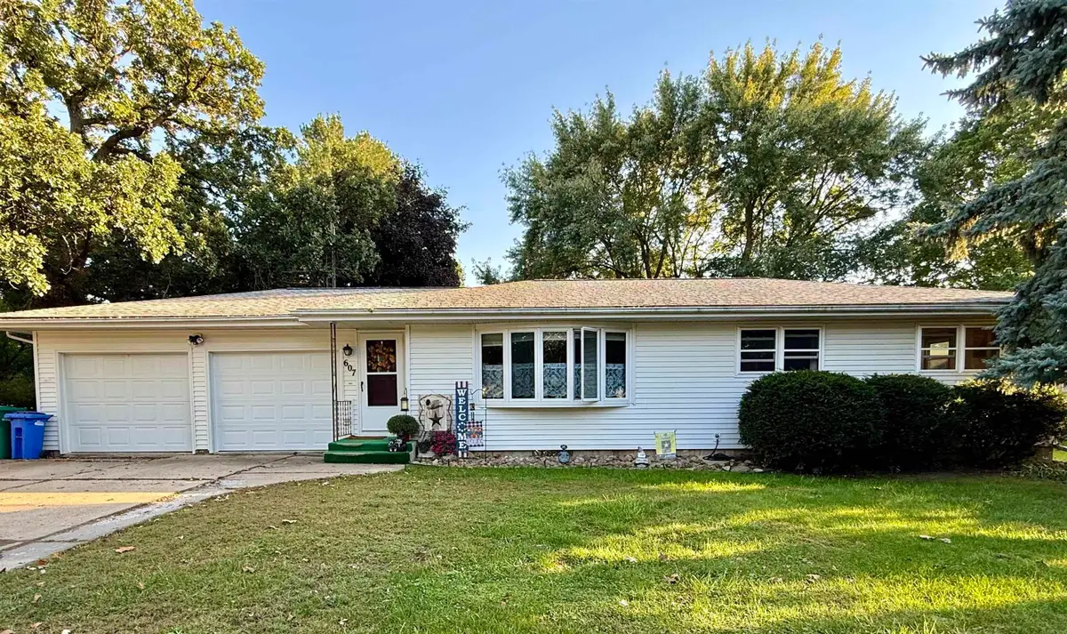 607 NW 10th Avenue, Waverly, IA 50677 - Image #1